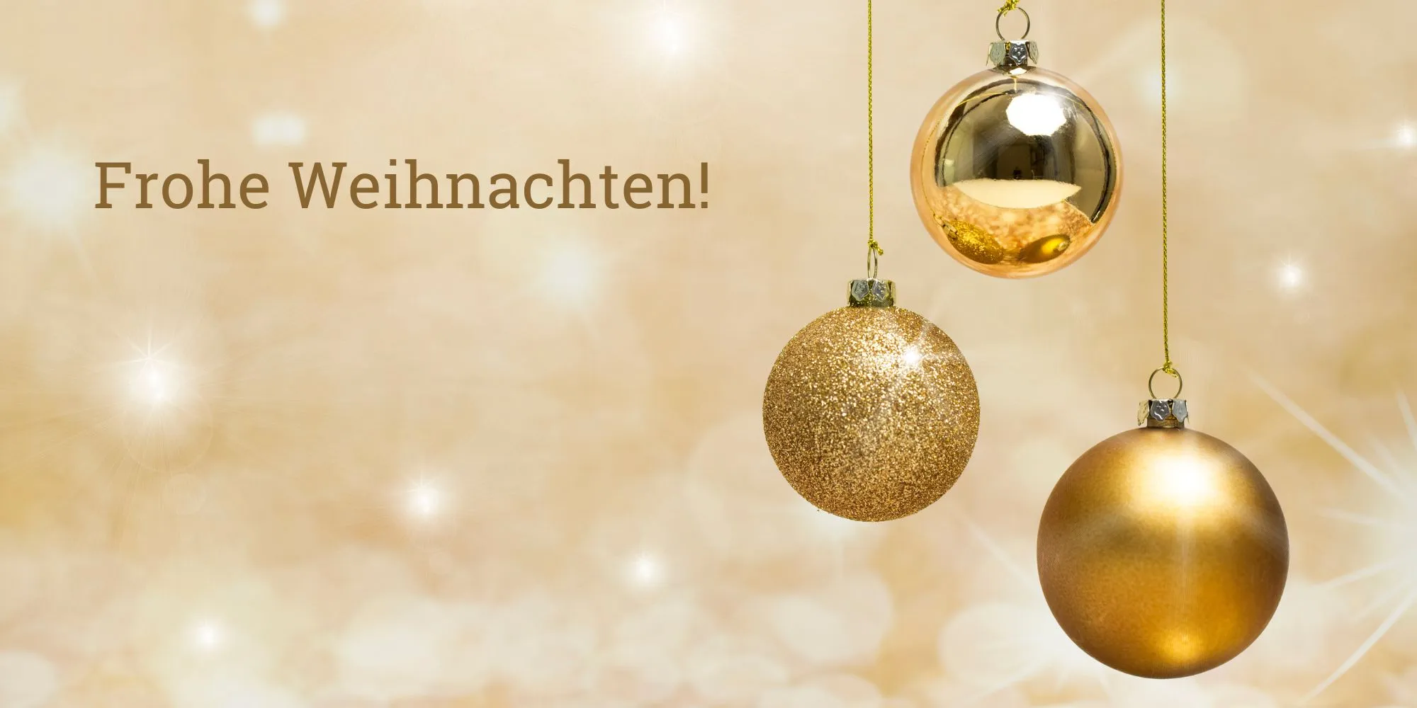 Gutschein mit Weihnachtsmotiv: goldene Christbaumkugeln und der Schriftzug „Frohe Weihnachten!“
